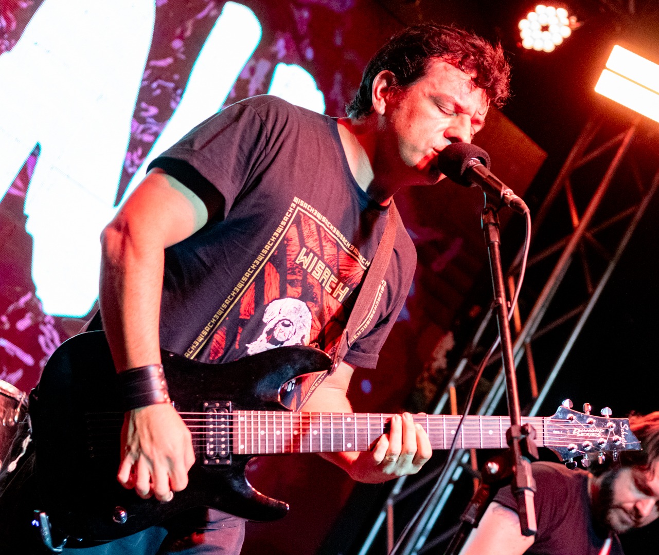 Guitarrista Beto Lani explora superação e cura em novo single “Untitled”