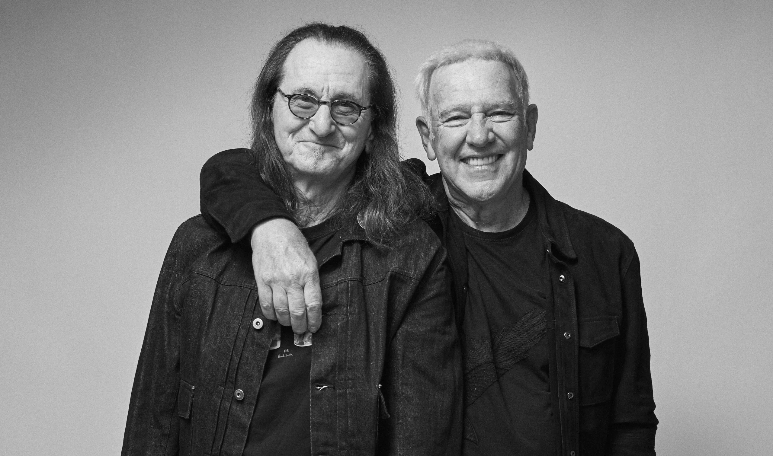 Rush anuncia turnê mundial “Fifty Something” para 2027 com cinco shows no Brasil e nova baterista