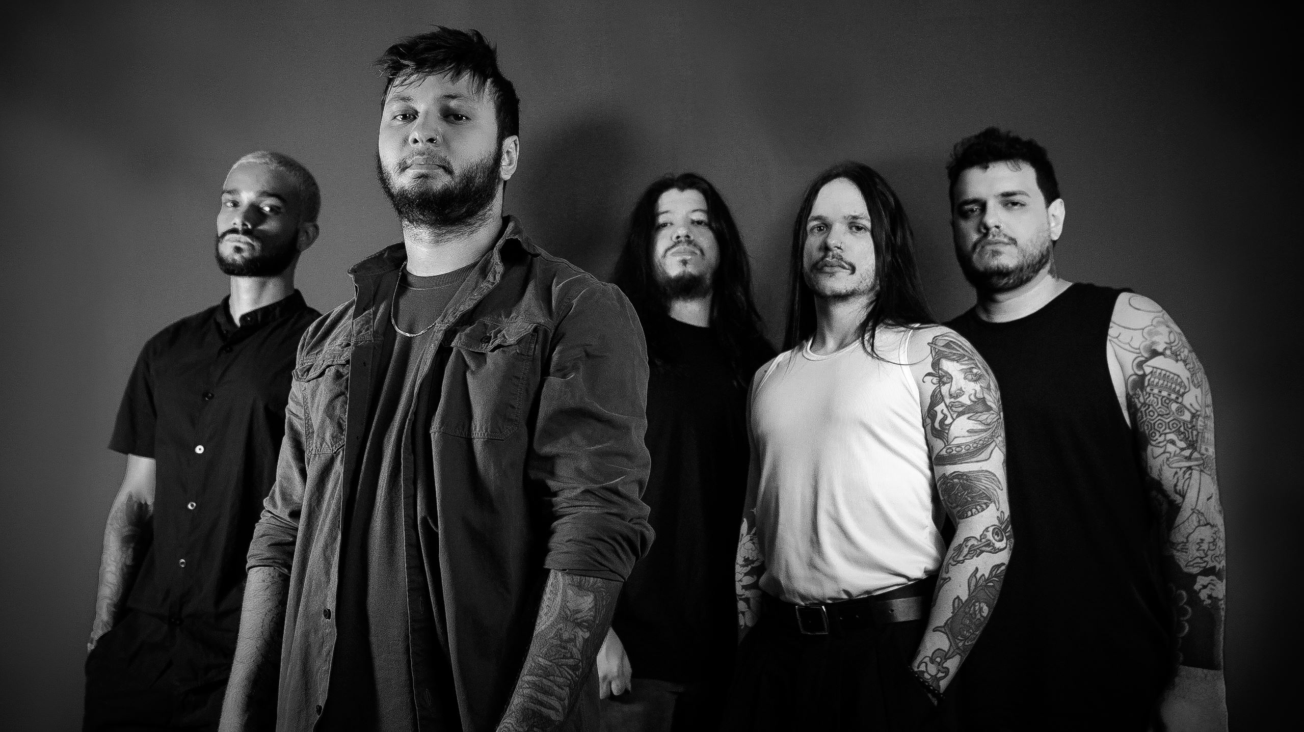 Blakkesis questiona a desumanização e a artificialidade moderna no single e videoclipe de “Plastic Dreams”